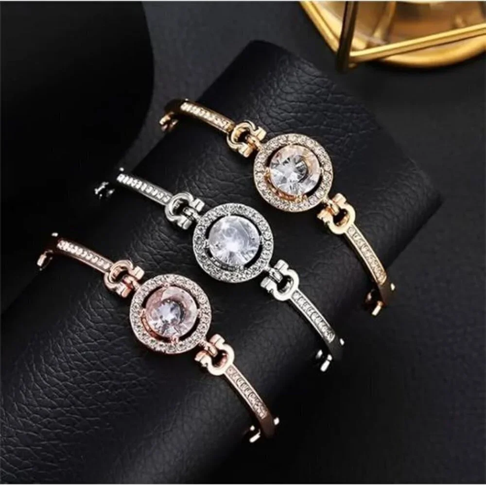 Luxury Women's Watch and Bracelet Sets – Elegant Timepiece with Crystal Accent